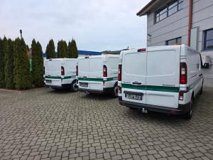 Zdjęcie przedstawiające nowe samochody służbowe Renault Trafic