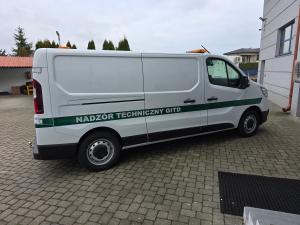 Zdjęcie przedstawiające nowe samochody służbowe Renault Trafic